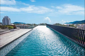 Patong rooftop Pool luxury Condo with Bathtub and sofa bed big balcony